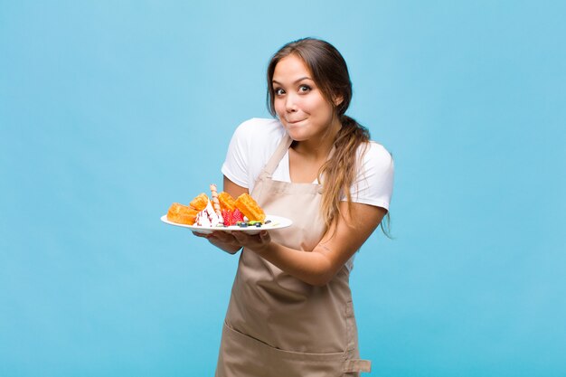 Jolie femme en uniforme de boulanger