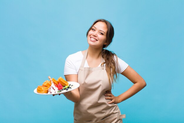 Jolie femme en uniforme de boulanger