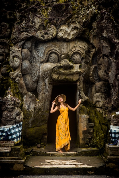 Jolie fille à Goa Gajah, Bali