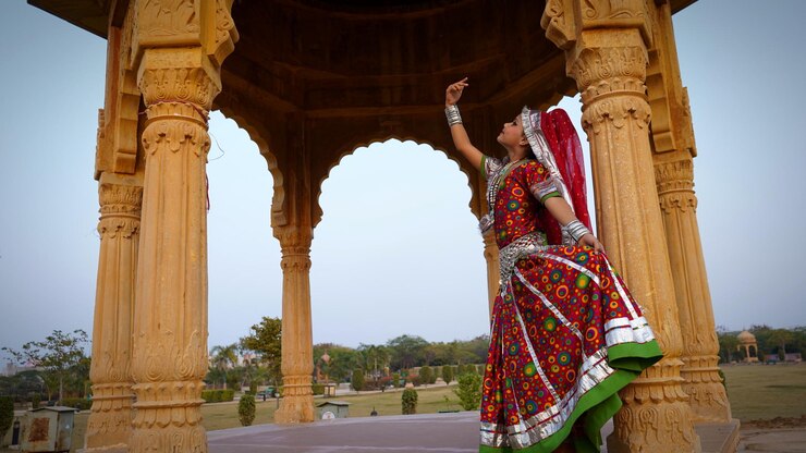 Photo une jolie fille indienne dansante
