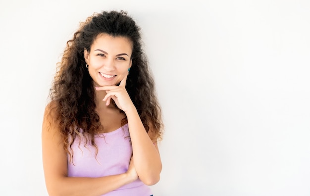 Jolie fille souriante