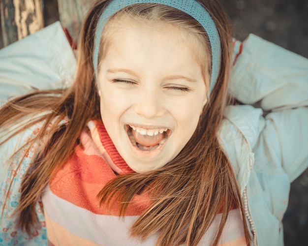 Jolie fille souriante