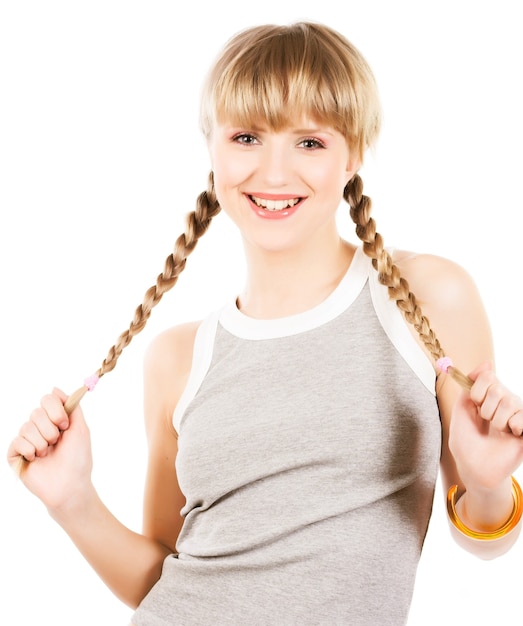 Jolie jeune femme sportive isolée