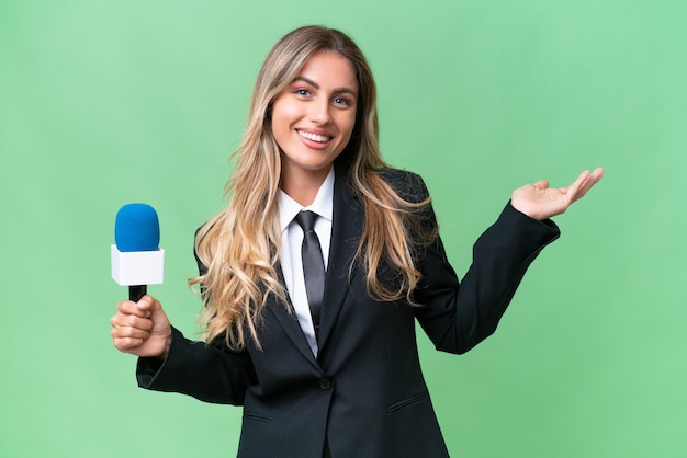 Jolie jeune femme uruguayenne sur fond isolé