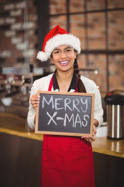 Photo jolie serveuse avec un tableau noir joyeux noël