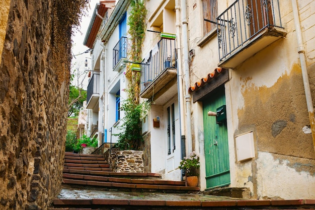 Jolies vieilles maisons méditerranéennes idylliques à Collioure France