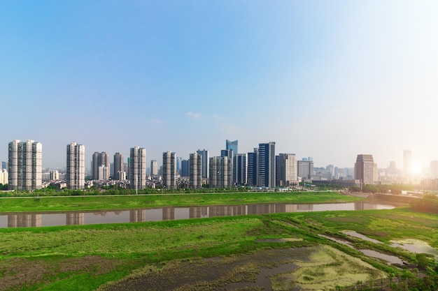 Jonction surélevée de Shanghai et viaduc d'échange la nuit