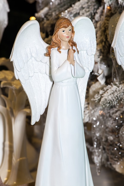 Photo jouet fille ange à noël, décoration du nouvel an