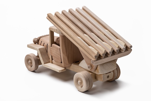 Jouet modèle en bois de voiture.