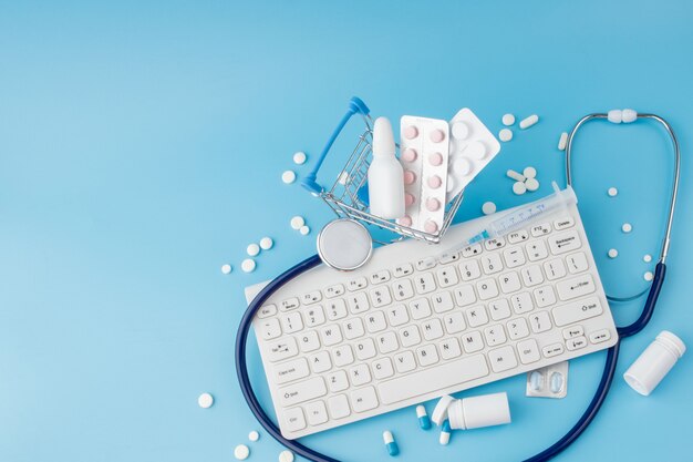 Jouet panier avec médicaments et clavier