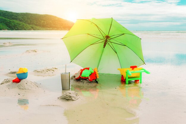 Jouet sur la plage et la mer de vacances se détendre été couleur Vintage