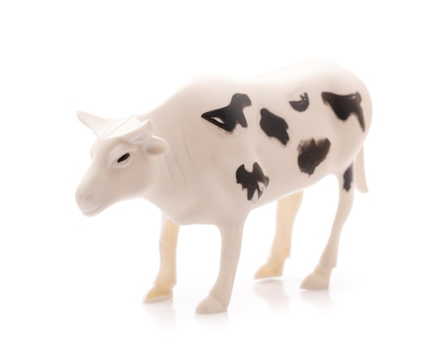 Jouet en plastique vache pour enfants isolé sur fond blanc