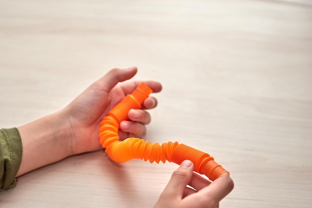 Jouets anti-stress sensoriels en silicone pop it, simple fossette, tube pop. Nouveau fidget à la mode populaire