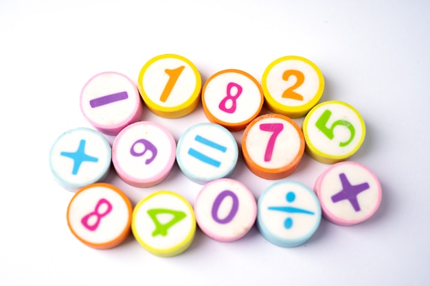 Jouets colorés mathématiques numéro