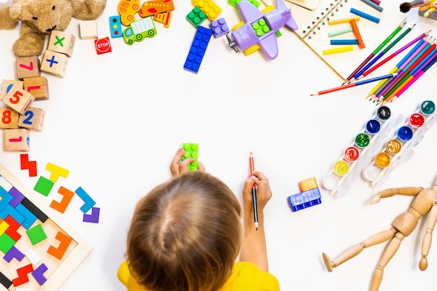 Jouets éducatifs pour enfants d'âge préscolaire et maternelle