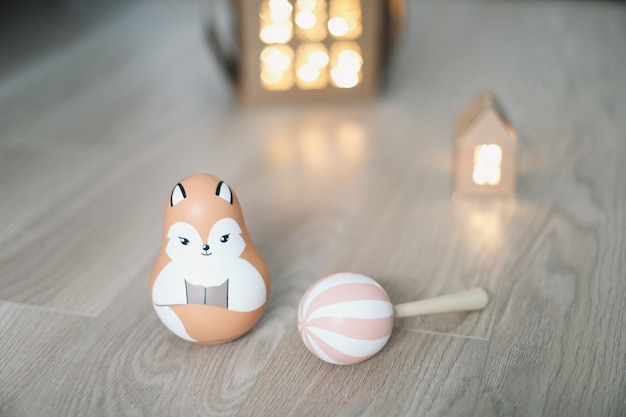 Jouets faits à la main en bois mignons pour nouveau-né