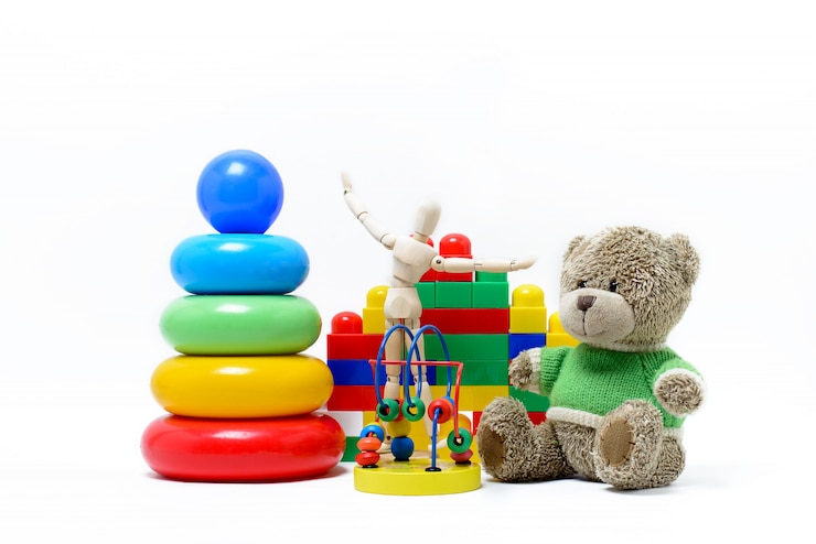 Photo jouets pour enfants sur fond blanc