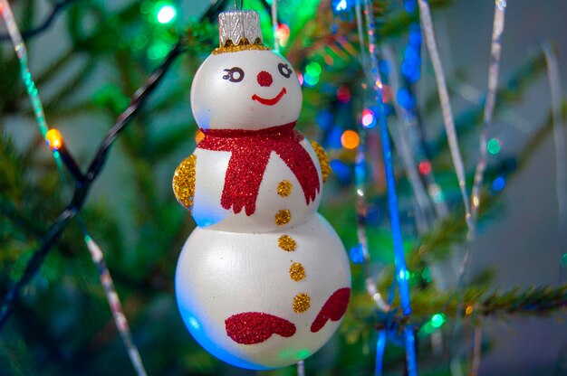 jouets de sapin de Noël sur le sapin de Noël