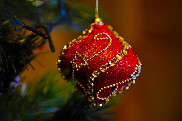 Jouets sur le sapin de Noël