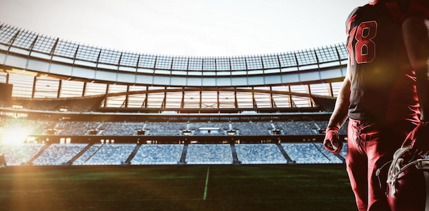 Photo joueur de football américain contre le stade de rugby à l'aube