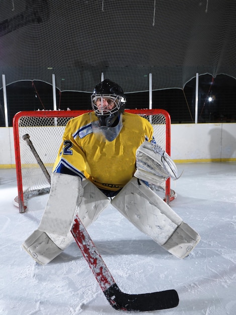 joueur de gardien de but de hockey sur glace en action