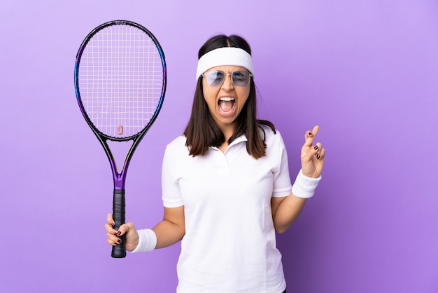 Joueur de tennis femme en studio