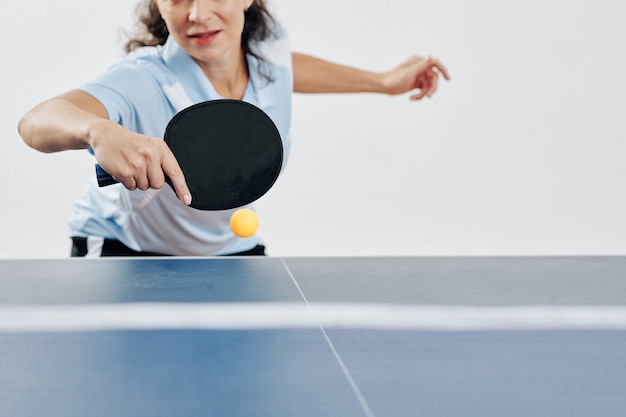 Joueur de tennis de table féminin