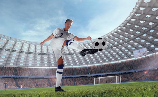 Joueurs de football en action sur un stade professionnel