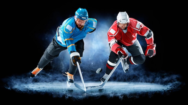 joueurs de hockey sur glace isolés sur fond noir