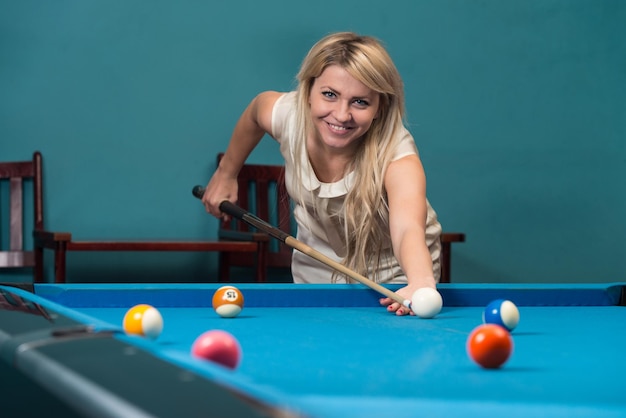 Joueuse de billard