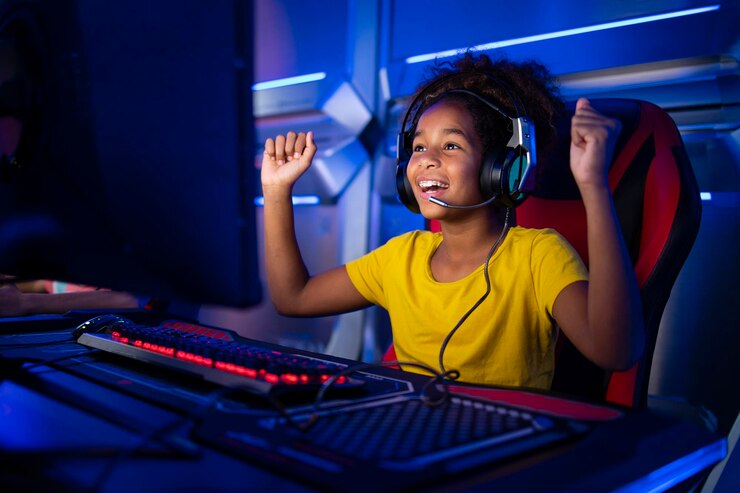 Une joueuse professionnelle joue à des jeux vidéo et remporte le tournoi