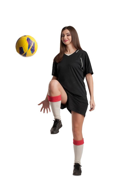 Joueuse de soccer femme avec ballon de soccer sur fond blanc