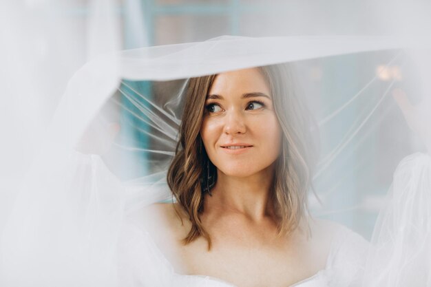 Jour du mariage La mariée ferme son voile