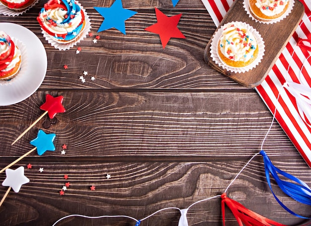 Photo jour de l'indépendance quatrième de juillet usa parti patriotique américain cupcakes avec symboles américains