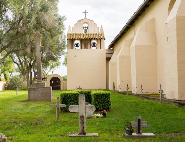 Jour nuageux à Santa Ines Mission Californie