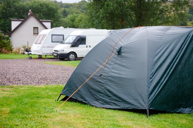 Jour de pluie au camping dans les Highlands écossais