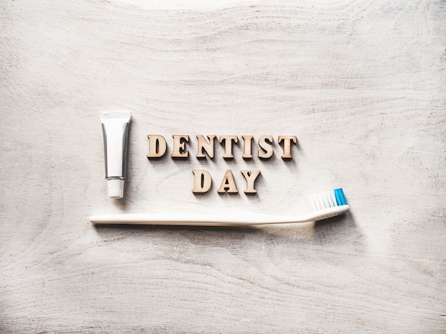 Journée du dentiste sur blanc