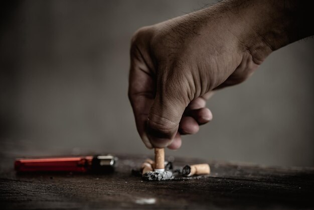 Journée mondiale sans tabacFermer la mainÉteignez la cigaretteConcept non fumeur