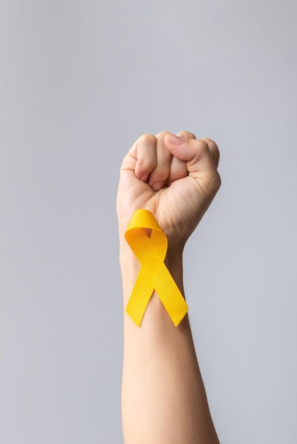 Journée de prévention du suicide Enfance Sarcome os et cancer de la vessie Mois de sensibilisation Ruban jaune pour soutenir la vie et la maladie des enfants Santé et concept de la Journée mondiale du cancer