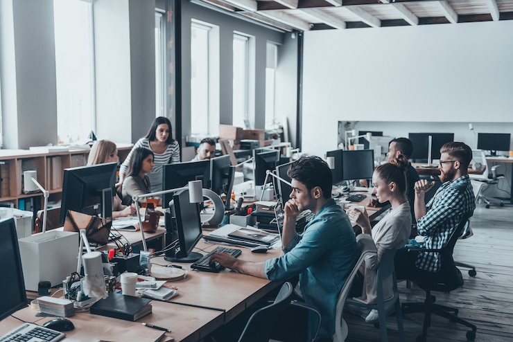 Photo journée de travail chargée. réunion d'équipe d'affaires dans le bureau