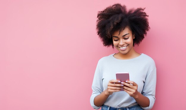 Photo joyeuse femme afro-américaine utilisant son smartphone avec une expression joyeuse sur un fond coloré génératif d'ia