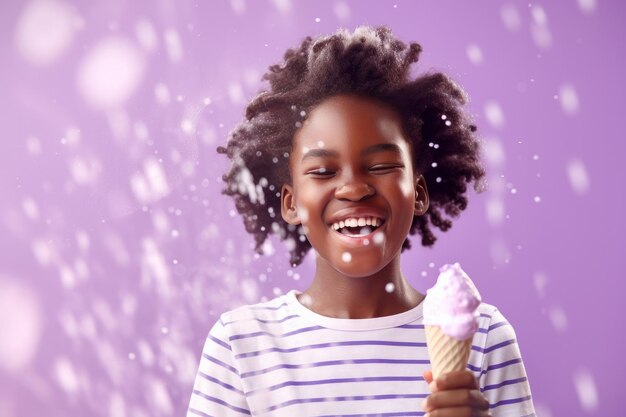 Joyeuse femme noire avec de la glace