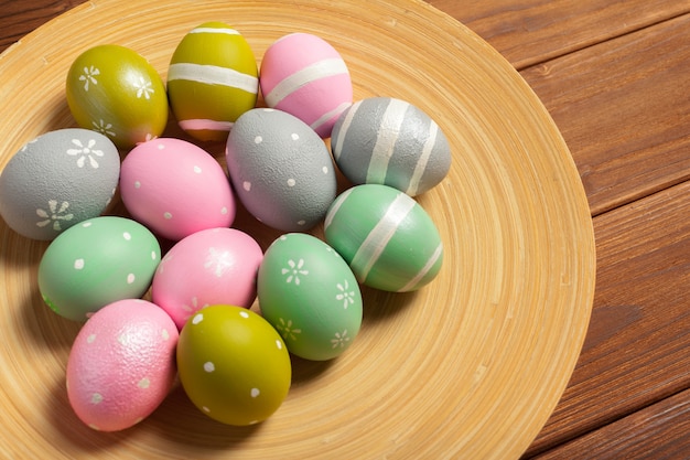 Joyeuses Pâques! Oeufs de pâques sur bois