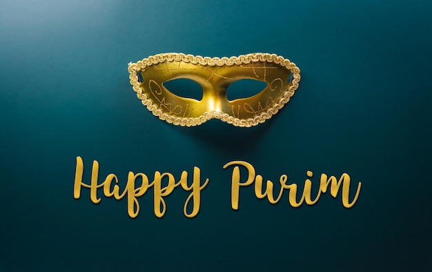 Joyeux concept de décoration de carnaval de Pourim fabriqué à partir de masque doré sur fond sombre Joyeux Pourim en fête juive hébraïque célébrer