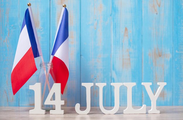 Photo joyeux jour de la bastille le 14 juillet illustration avec drapeau français et tour eiffel photo de fond