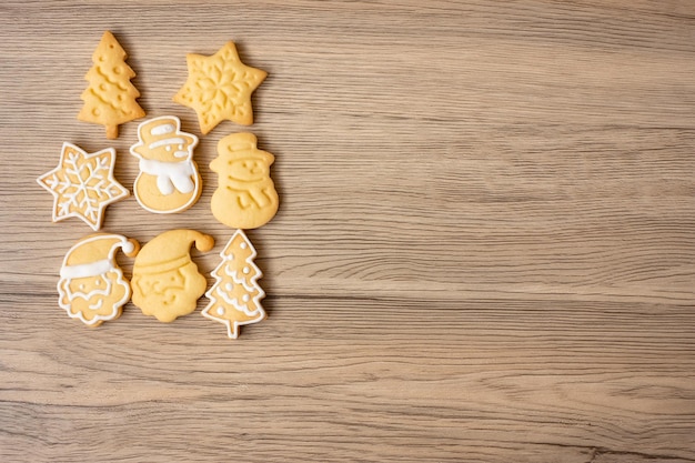 Joyeux Noël avec des biscuits faits maison sur fond de table en bois Fête de Noël vacances et concept de bonne année