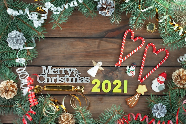 Joyeux Noël et bonne année concept avec des cadeaux et des décorations de Noël