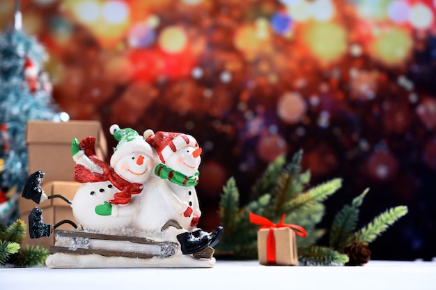 Joyeux Noel et bonne année. Décoration de vacances de saison d'hiver sur fond de bois.