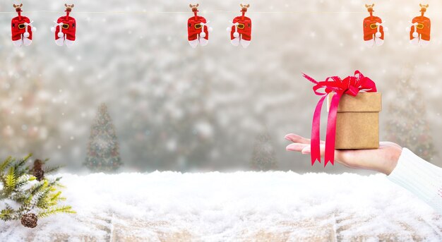 Joyeux Noel et bonne année. Vacances d'hiver avec neige et décoration.