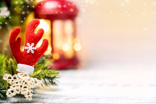 Joyeux Noel et bonne année. Vacances d'hiver avec neige et décoration.